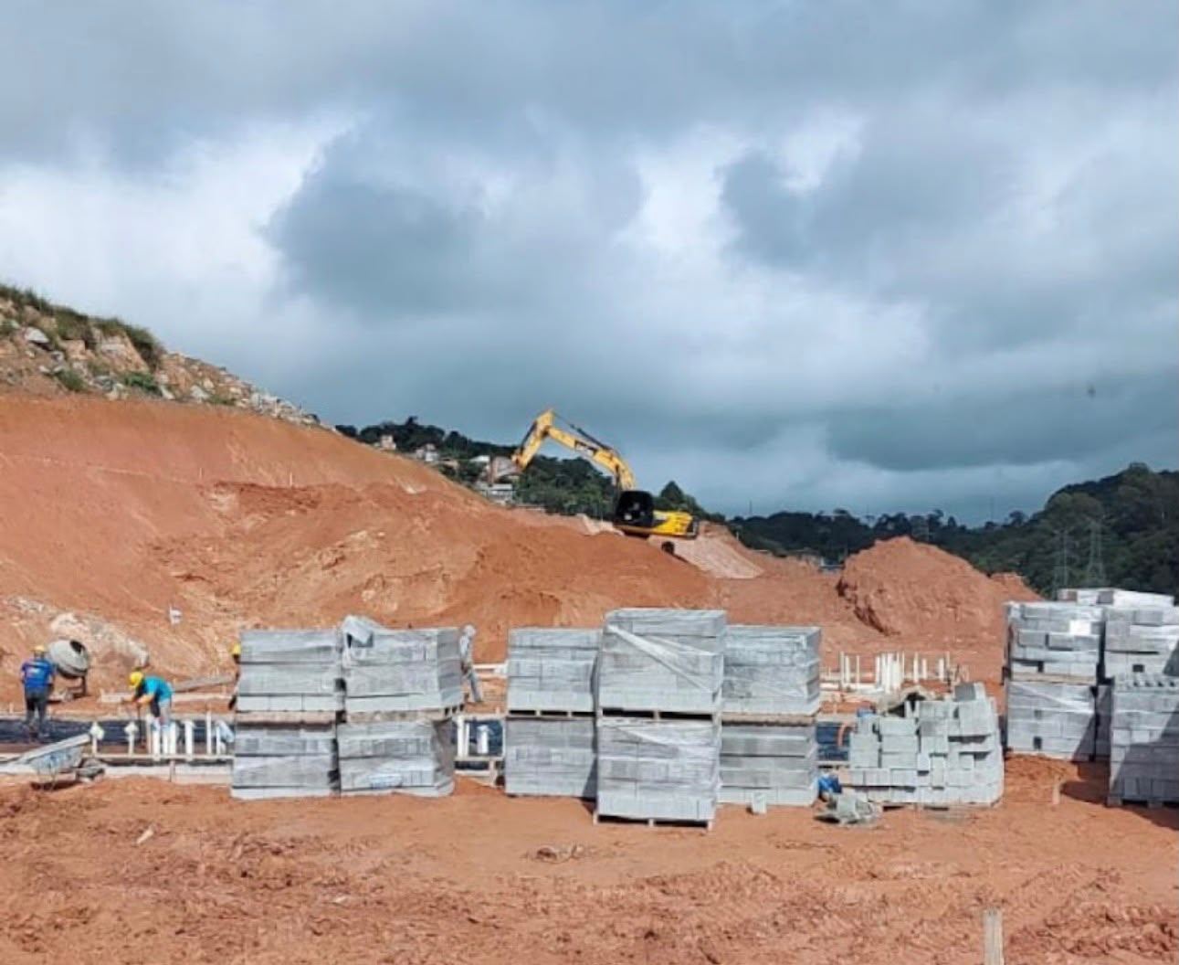 Obra de grande porte com movimentação de terra